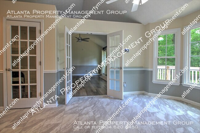 Building Photo - 913 River Glen Place