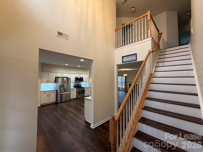 Foto del edificio - 15622 Troubadour Ln