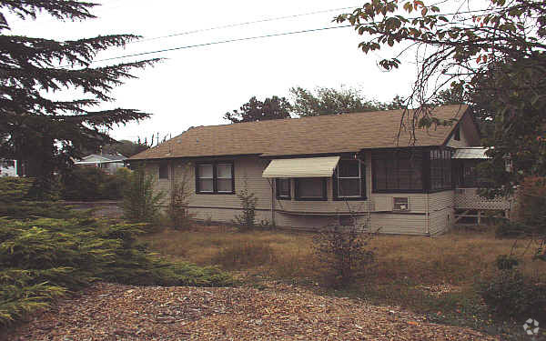 Building Photo - Countryside Estates