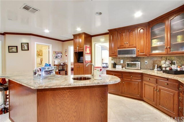 Building Photo - 12 Hacienda Dr