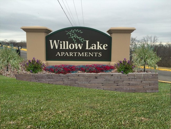 Building Photo - Willow Lake