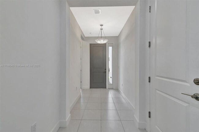 Building Photo - 12756 SW Clear Water Way