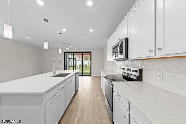 Foto del edificio - 27906 Radiant Ct