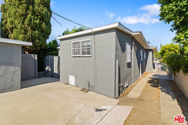 Building Photo - 3423 Walton Ave
