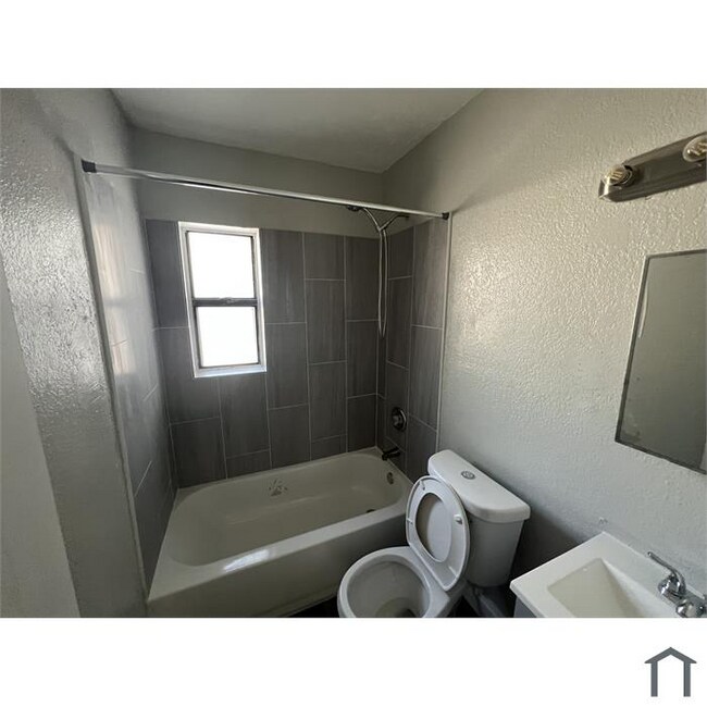 Foto del edificio - 1026 19th St S