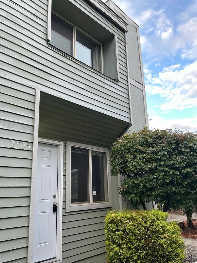 Building Photo - 2535 SE 119th Ave