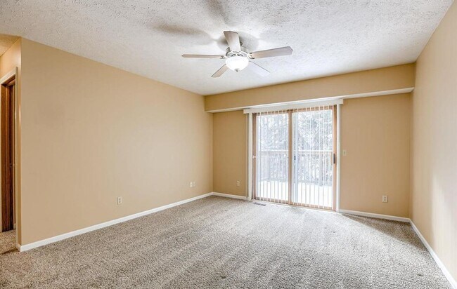 Foto del edificio - Townhome Available in Bellevue