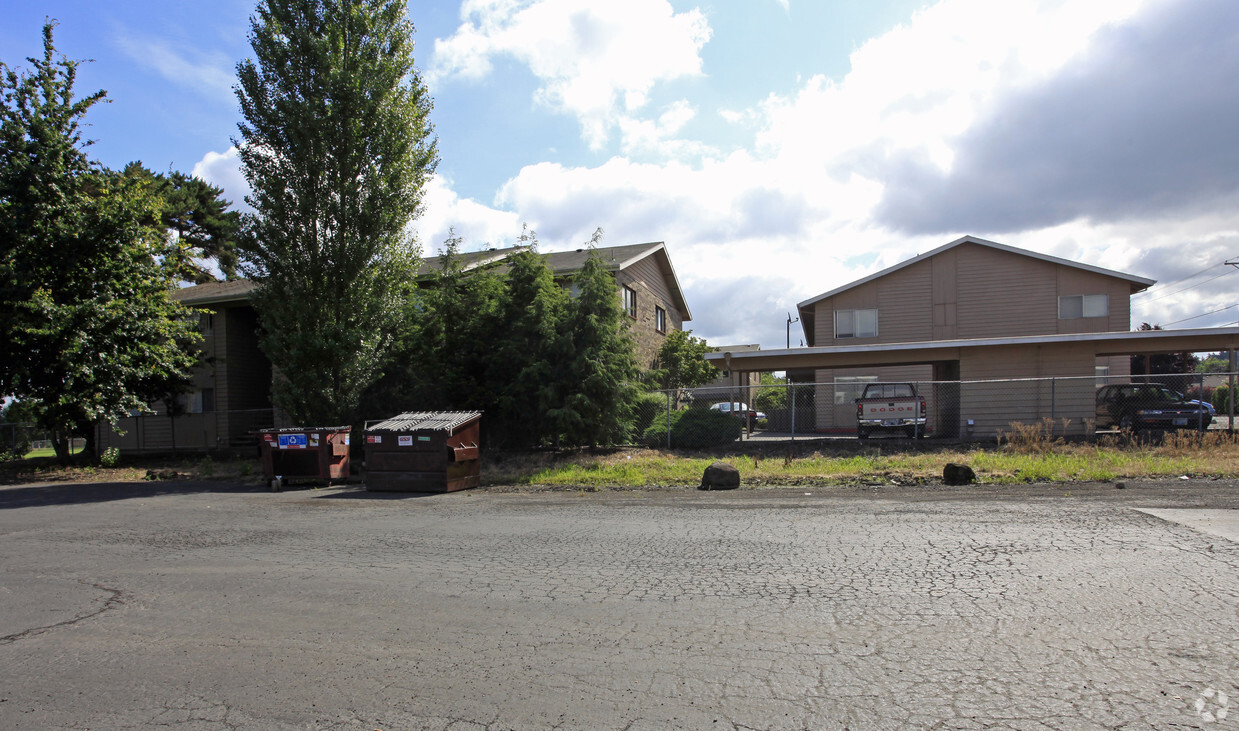 Building Photo - Gresham Golf Apartments