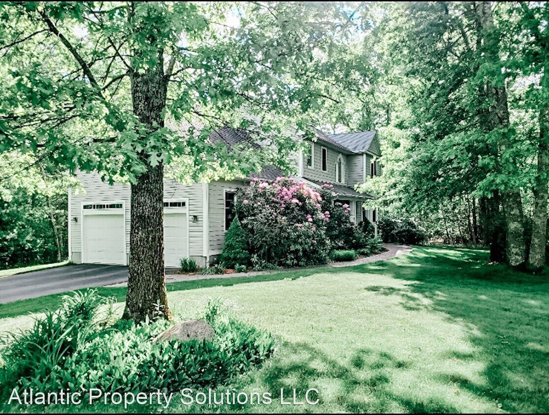 3 br, 2.5 bath House 15 Cinnamon Ln House Rental in South Kingstown