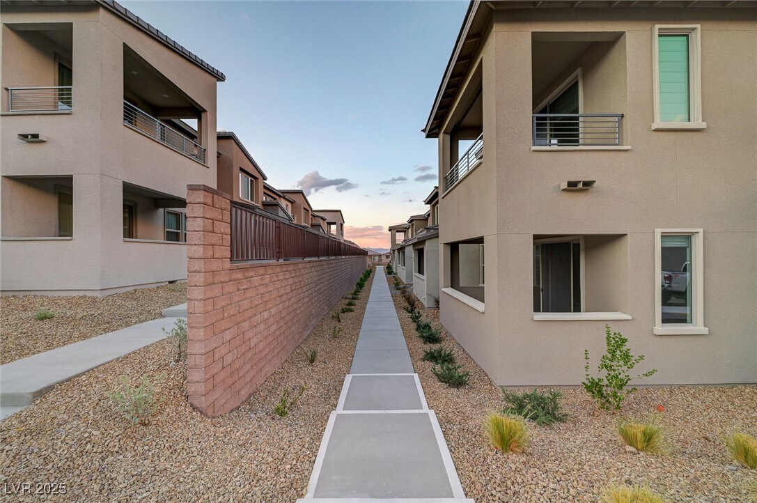 Foto principal - 2537 Monolith St