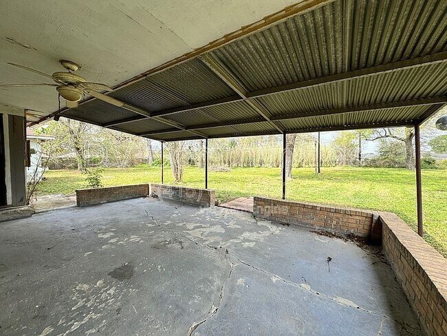 Foto del edificio - 817 Westmont Dr