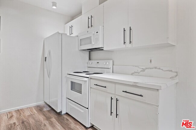 Building Photo - 322 Miraleste Dr