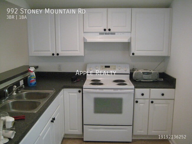 Building Photo - 992 Stoney Mountain Rd