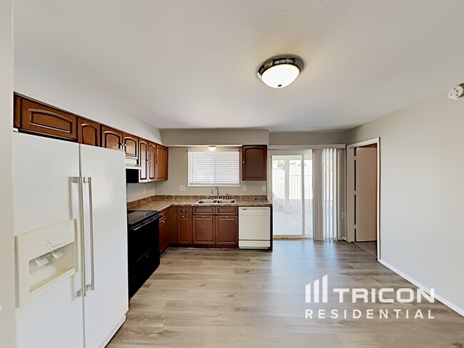 Foto del edificio - 828 N Pine Ct
