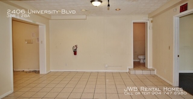 Foto del edificio - 2406 University Blvd W