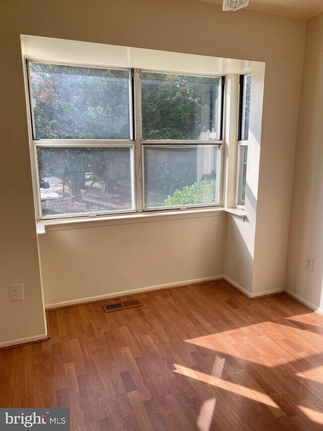 Building Photo - 7022 Palamar Turn