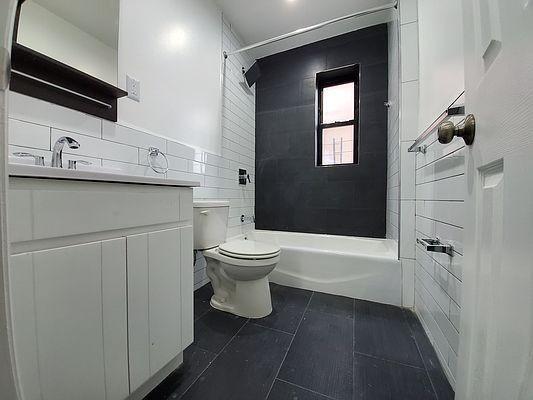 Foto del edificio - 3 bedroom in BRONX NY 10462