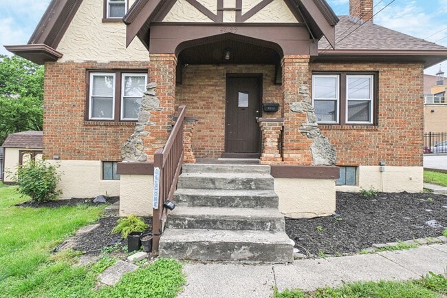 Building Photo - 4893 N Overlook Ave