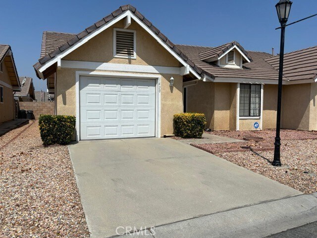 Foto principal - 1438 Senator Way