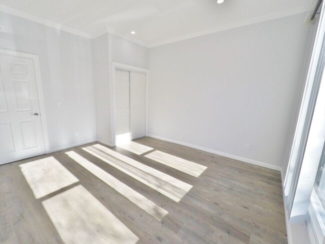 Building Photo - 602 22nd St