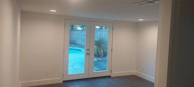 Foto del edificio - 4629 Cedar Oaks Ln