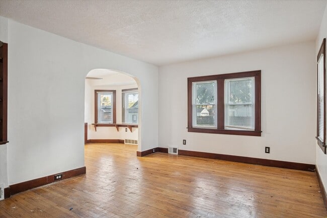 Foto del edificio - Redford - 3 Bedroom - $1,400/month