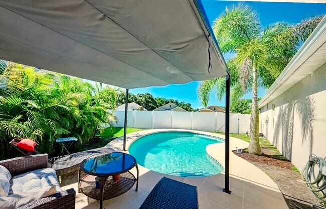 Piscina privada - 15450 Trinity Fall Way