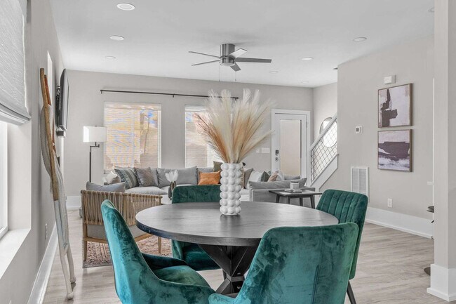 Foto del edificio - 3319A Fayetteville St