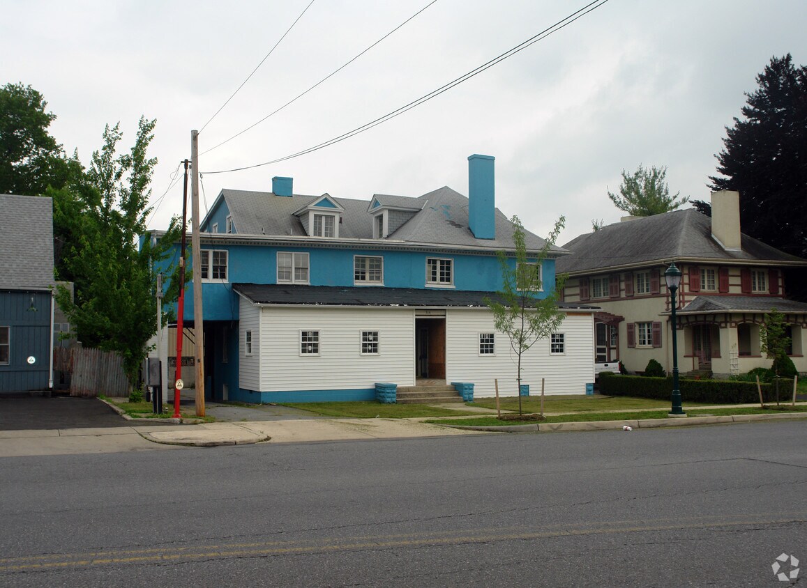 Building Photo - 316 Summit Ave