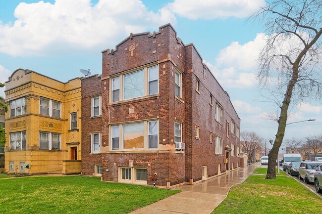 Building Photo - 3222 W Grace St