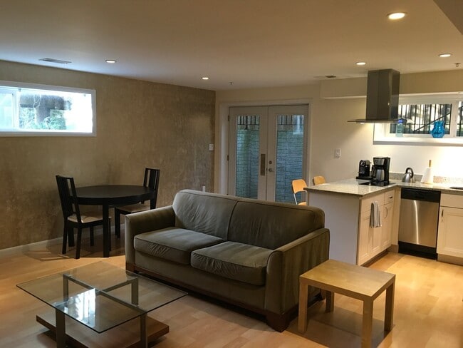 Foto del edificio - 5305 Sherrill Ave