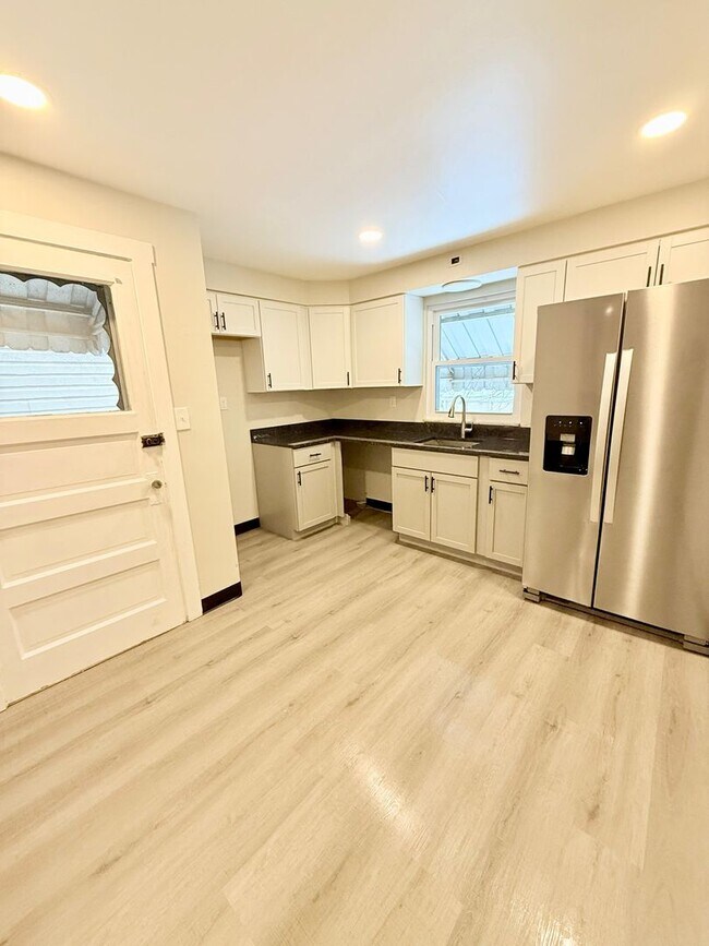 Foto del edificio - Beautiful 3BD/1BA Single Family Home – Newly Remodeled!