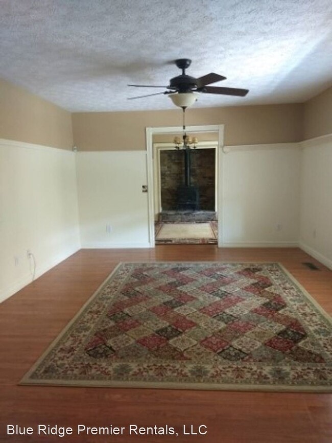 Building Photo - 5 br, 3.5 bath House - 250 Mint Road