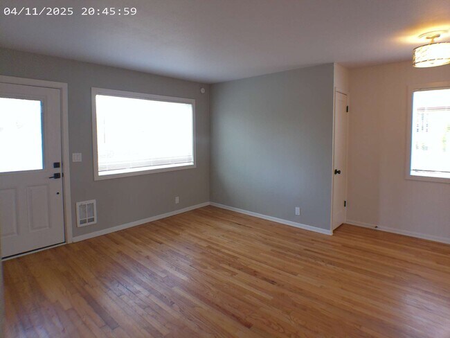 Building Photo - 3712 SE 56th Ave