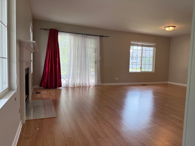 Building Photo - 370 Sandhurst Ln