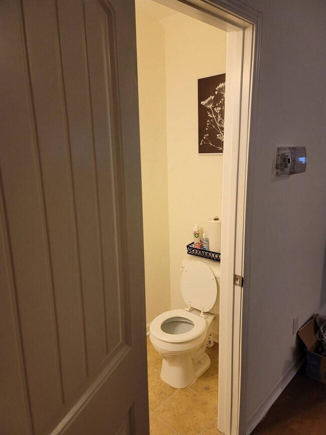 Foto del edificio - Room in 3 Bedroom Townhome at Stone Manor Dr
