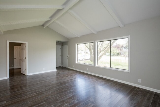 Foto del edificio - 815 Bellevue Rd