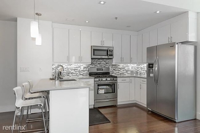 Building Photo - 408 58th St