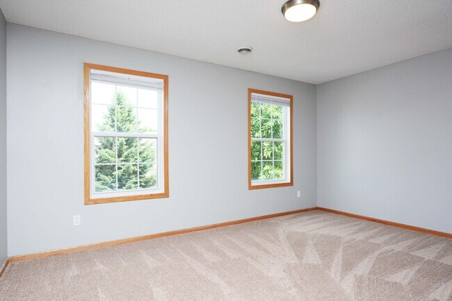 Foto del edificio - Beautiful 3 Bed/2 Bath Townhome in Apple V...