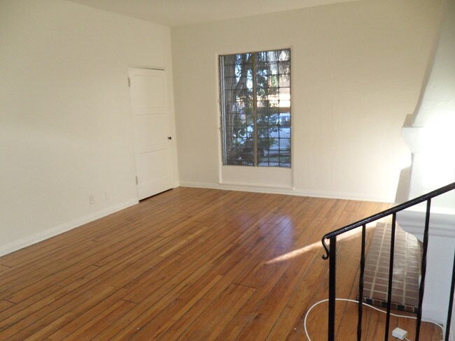 Building Photo - 1326 1/2 Miller Dr
