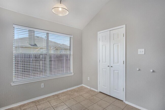 Building Photo - 14432 Artesia Ct