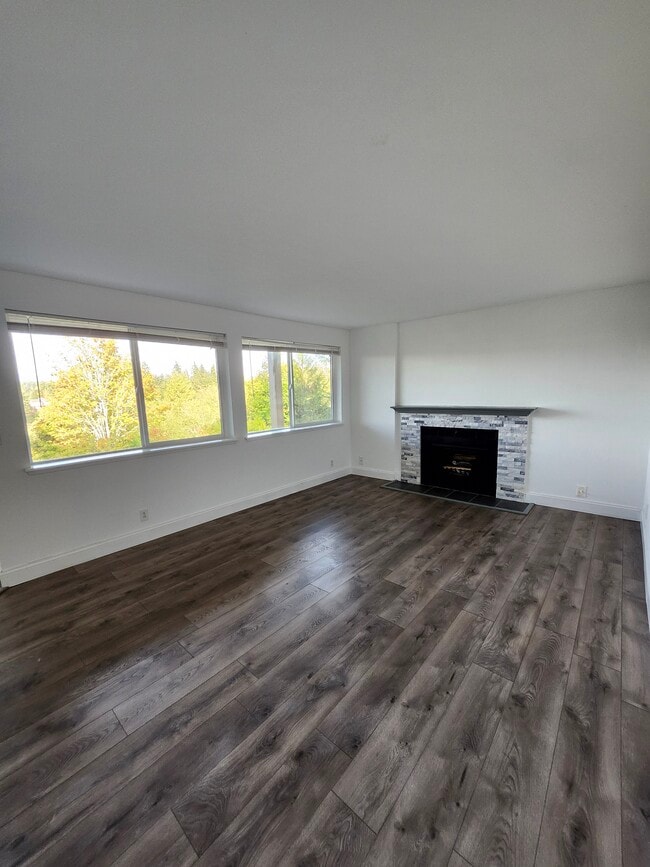 Building Photo - 20183 Vikings Crest Loop NE