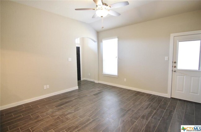 Building Photo - 513 Creekside Forest