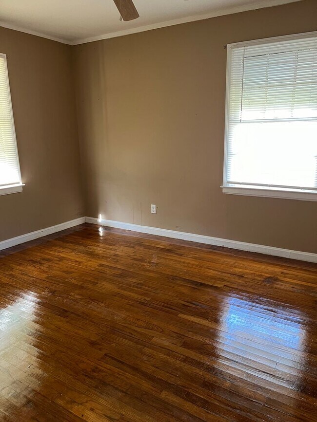 Building Photo - 110 White Dr