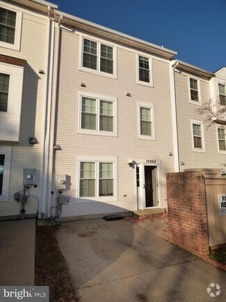 Building Photo - 18024 Singing Pine Cir