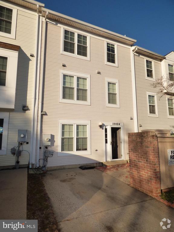 Building Photo - 18024 Singing Pine Cir