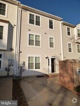 Building Photo - 18024 Singing Pine Cir