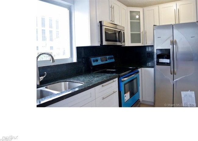 Building Photo - 2 br, 1 bath Condo - 290 Navarre Ave Apt 305