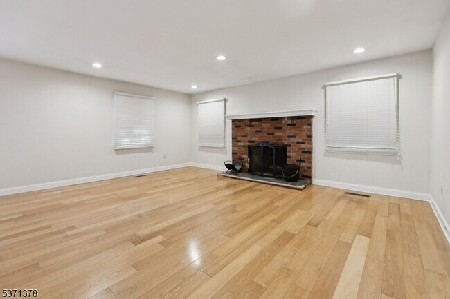 Foto del edificio - 1 Landry Rd