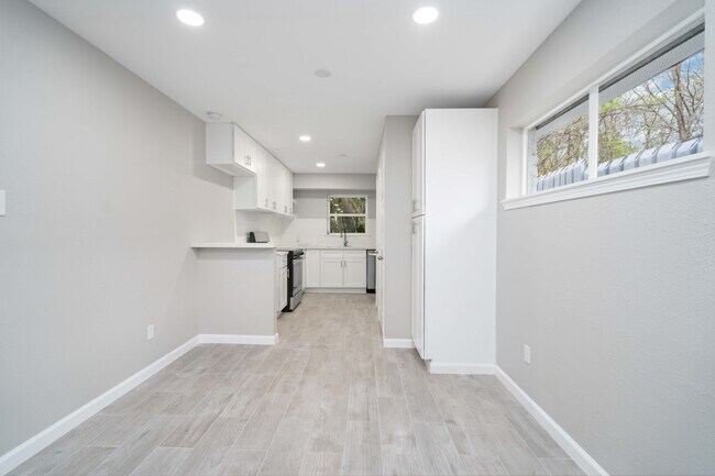 Foto del edificio - 3028 Francis St